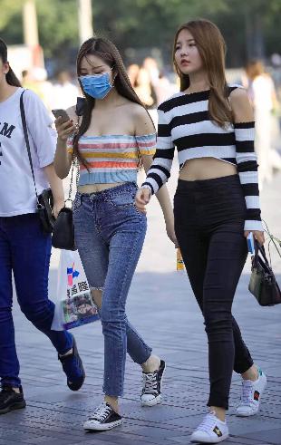 外回り中に突然の大雨一雨宿,国外真人CSGO视频