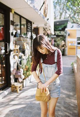 小学生高清电影免费观看,女大学生的沙龙室